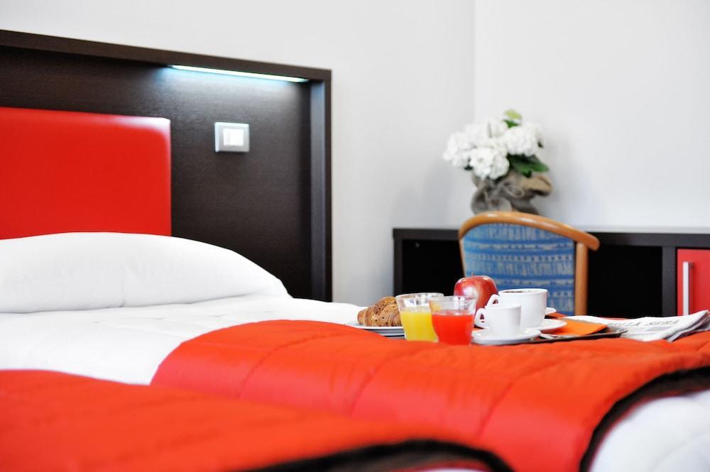 Hotel Al Corso เลนญาโน ภายนอก รูปภาพ