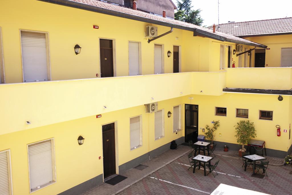 Hotel Al Corso เลนญาโน ภายนอก รูปภาพ